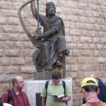 Michal číta Písmo v Jeruzaleme